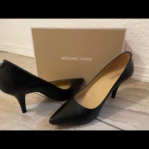 Michael Kors Leather pump